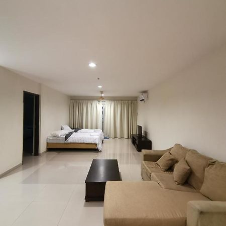 Spacious & Homey Apartment At Marina Island By Jomy Homestay Lumut Eksteriør billede