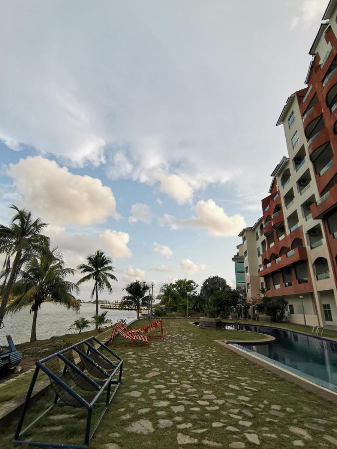 Spacious & Homey Apartment At Marina Island By Jomy Homestay Lumut Eksteriør billede