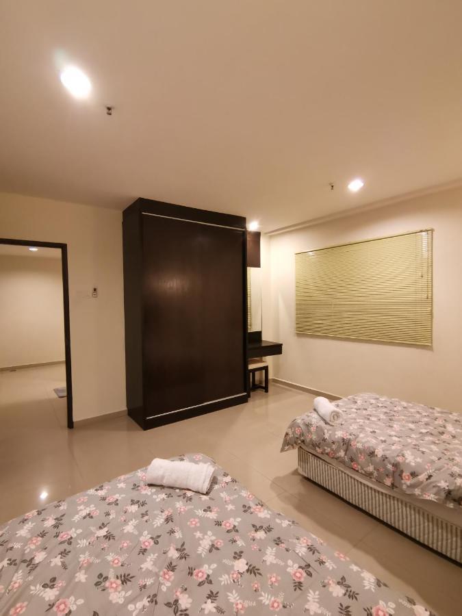 Spacious & Homey Apartment At Marina Island By Jomy Homestay Lumut Eksteriør billede