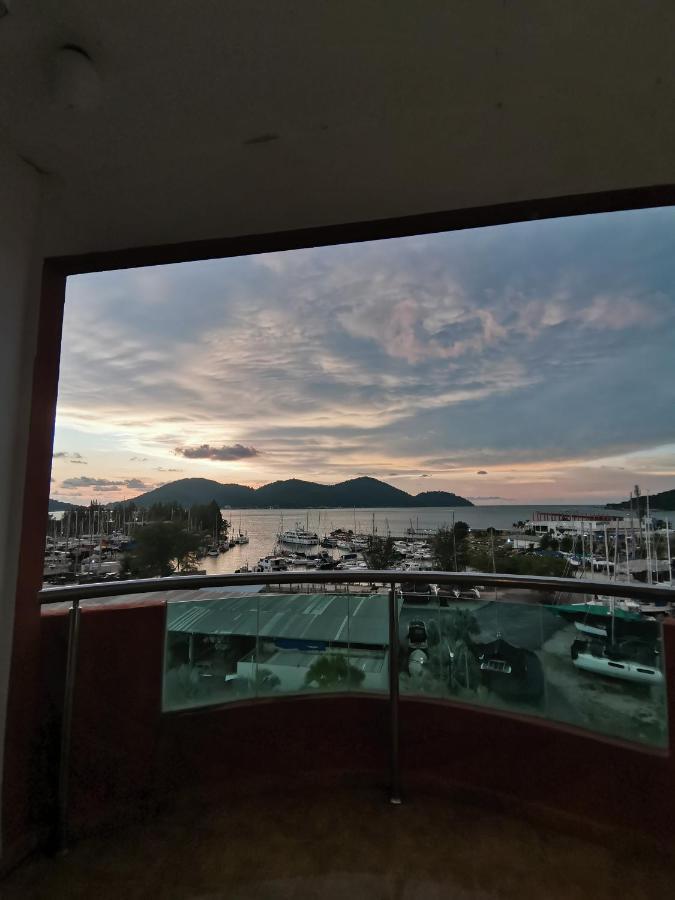 Spacious & Homey Apartment At Marina Island By Jomy Homestay Lumut Eksteriør billede