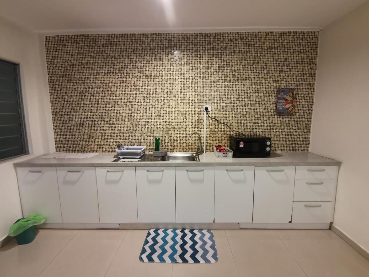 Spacious & Homey Apartment At Marina Island By Jomy Homestay Lumut Eksteriør billede